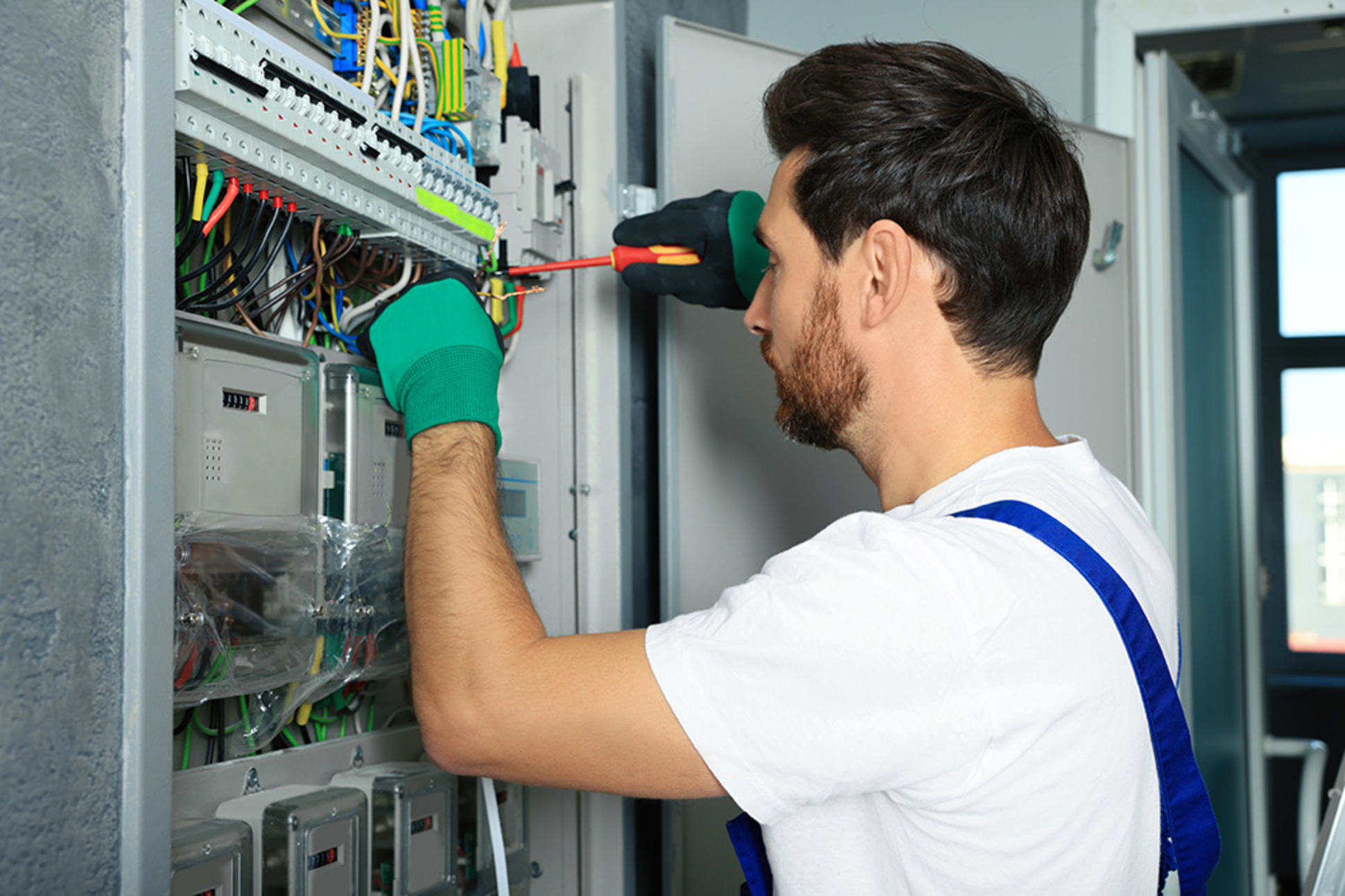 Nieder&shy;spannungs&shy;anlagen bei Tommy Krüger Automation in Pößneck